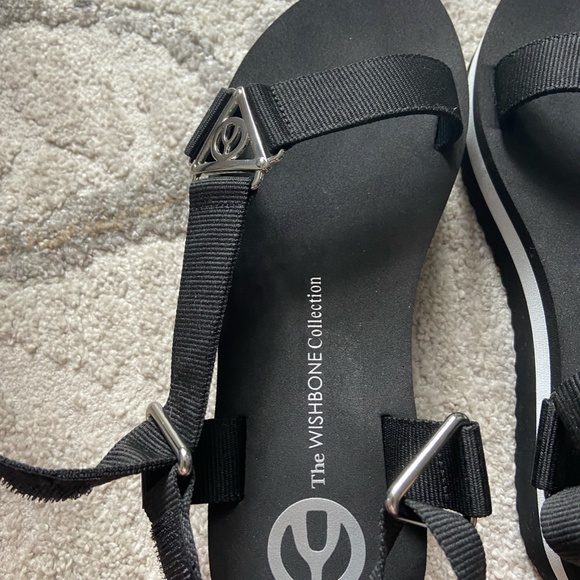 The Wishbone Collection Sandals // Size 7.5 - Picture 13 of 14